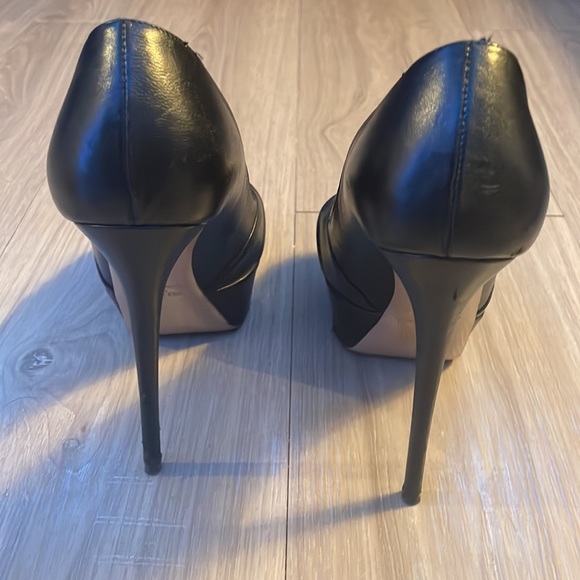 🎉PRICE DROP🎉 Valentino Garavani Rockstud pleated black stiletto pumps - Picture 4 of 11